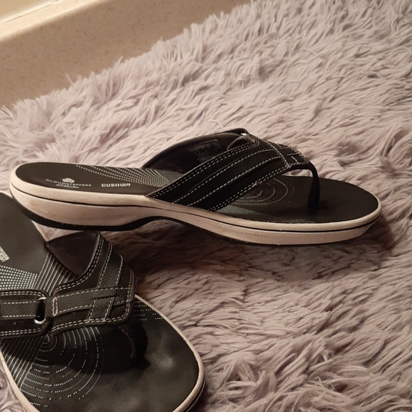 Clarks® Cloudsteppers Women's Flip Flop Sandals Black Size 7 - Picture 7 of 10